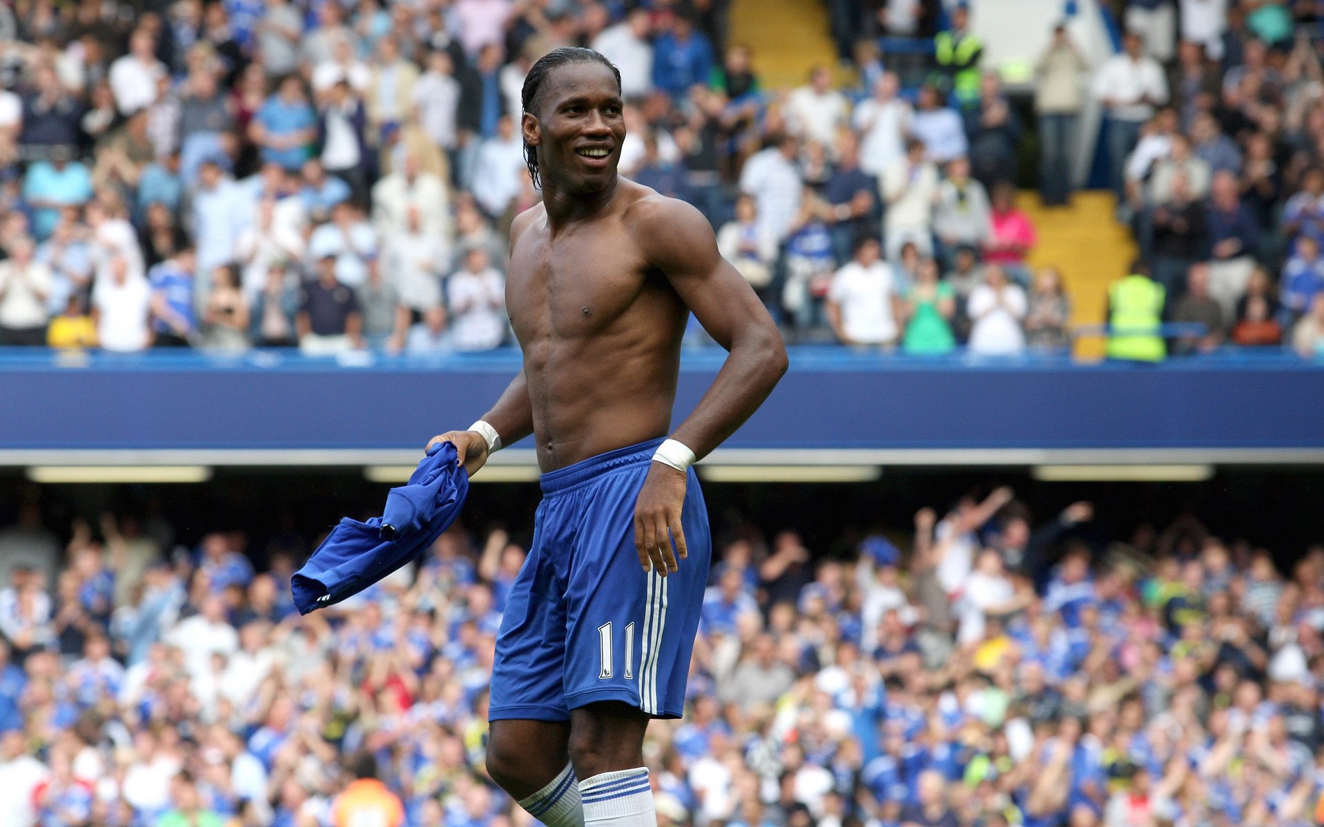 Scout重返赛场,反败为胜首场状态出色,DWG观众沸腾!热度持续攀升